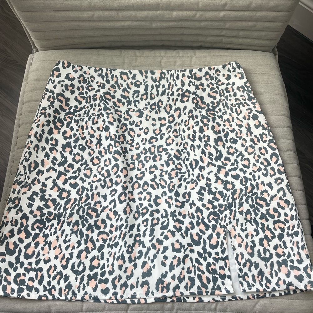 Fitted cheetah print skirt